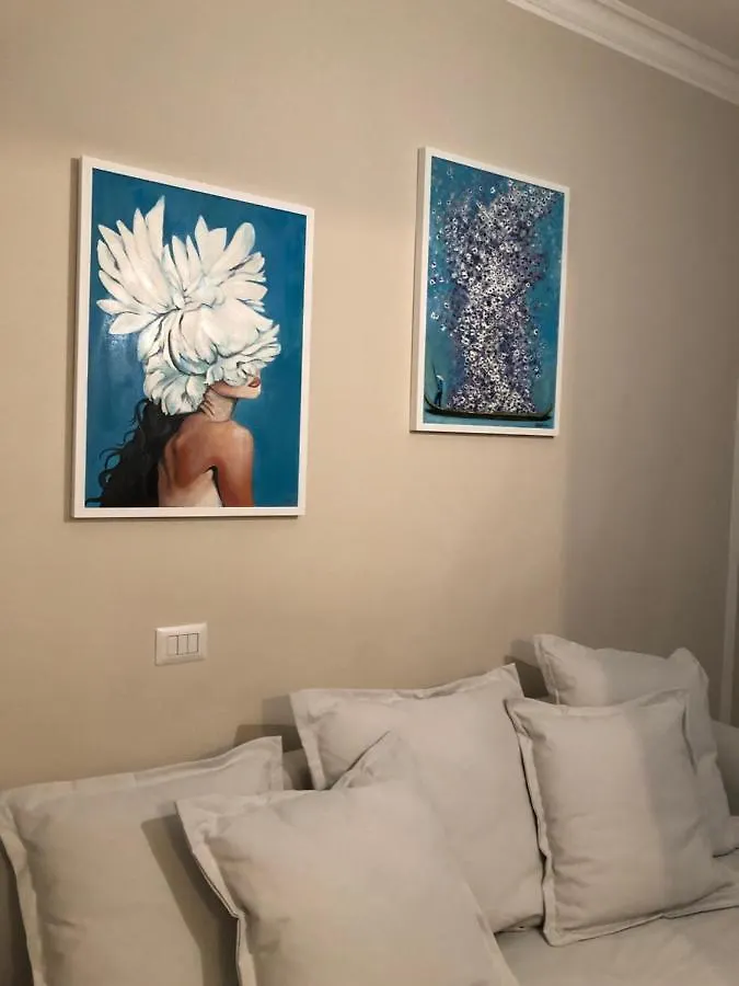 Vivi Cernobbio, La Sua Arte, La Sua Magia Apartment